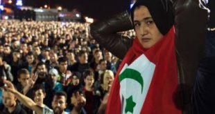 احتجاجات فى المغرب على «طحن تاجر السمك». (الإنترنت)