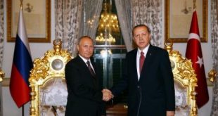 الرئيس الروسي فلاديمير بوتين يصافح الرئيس التركي أردوغان خلال اجتماع فى إسطنبول الاثنين.