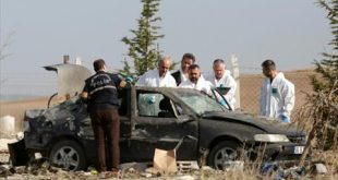 محققون يرفعون الأدلة فى موقع التفجير فى ضواحى أنقرة فى 8 (تشرين الأول) أكتوبر 2016.