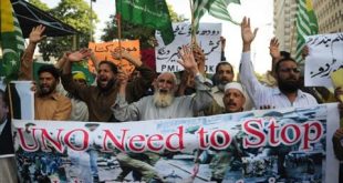 نشطاء من الحزب الحاكم في باكستان يتظاهرون للتنديد بالهند في كراتشي فى 30 سبتمبر 2016