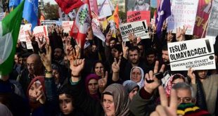 تظاهر الآلاف في تركيا. (فرانس برس).