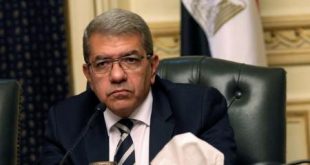 وزير المالية المصري عمرو الجارحي خلال مؤتمر صحفي في القاهرة. (رويترز).