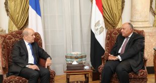 وزيرا خارجية مصر شكري وفرنسا لودريان