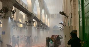 قوات الاحتلال الاسرائيلي تعتدي على المصليين في المسجد الاقصى بالقنابل المسيلة للدموع "ارشيفية"