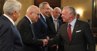 ملك الأردن يلتقي رؤساء وزراء سابقين، عمان، مايو 2022 (الديوان الملكي)