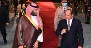 الرئيس عبد الفتاح السيسي يستقبل ولي العهد السعودي محمد بن سلمان بمطار القاهرة، 20 يونيو 2022 (الرئاسة المصرية)