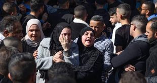 أهالي مذبحة جنين يودعون الشهداء اليوم الخميس (الانترنت)