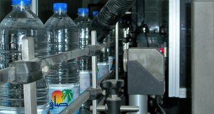 خط إنتاج في مصنع صافي لإنتاج المياه المعدنية التابع للجيش المصري. (أرشيفية)