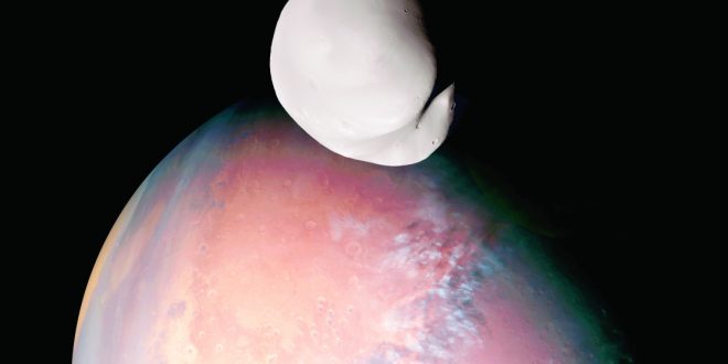 صورة نشرها المسؤولون عن مهمة الإمارات لاستكشاف المريخ بتاريخ 24 أبريل 2023 تظهر القمر الصغير "ديموس" حول المريخ. (أ ف ب)