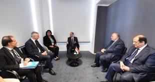 الرئيس المصري خلال لقاء اليوم في باريس مع برونو لومير وزير الاقتصاد والمالية الفرنسي، 24 يونيو 2023. (الرئاسة المصرية)