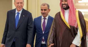ولي العهد السعودي الأمير محمد بن سلمان (يمين) بالرئيس التركي رجب طيب إردوغان، في جدة في 17 يوليو 2023. (أ ف ب)
