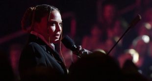 المغنية الأميركية مادونا في الدورة الخامسة والستين من حفلة توزيع جوائز غرامي في لوس أنجلوس، 5 فبراير 2023. (أ ف ب)