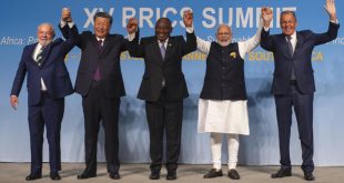 ممثلو الدول الخمس الأعضاء في بريكس في صورة تذكارية على هامش قمة المجموعة، 23 أغسطس 2023. (أ ف ب)