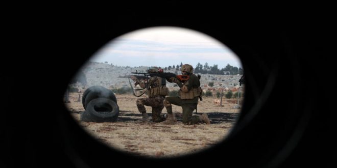 مقاتلون من هيئة تحرير الشام في محافظة إدلب، 16 أغسطس 2023. (أ ف ب)