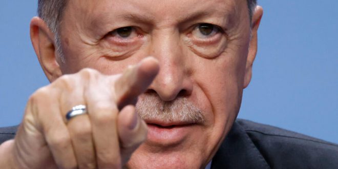 الرئيس التركي رجب طيب إردوغان في مؤتمر صحافي خلال قمة الناتو في فيلنيوس، 12 يوليو 2023. (أ ف ب)