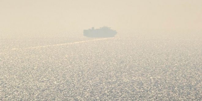 سفينة شحن تستخدم البحر الأسود لدى مغادرتها من ميناء أوديسا بتاريخ 16 اغسطس 2023. (أ ف ب)