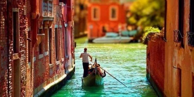 بحيرة في مدينة البندقية الإيطالية. (أرشيفية)