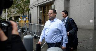 رجل الأعمال المصري وائل حنا لدى خروجه من قاعة المحكمة. (نيويورك تايمز)