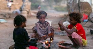 أطفال يعانون من الفقر المدقع(الإنترنت)
