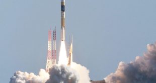 الصاروخ "اتش2-ايه" الذي يحمل مركبة لاستكشاف القمر لدى إقلاعه من مركز تانيغاشيما الياباني في السابع من سبتمبر 2023 . (أ ف ب)