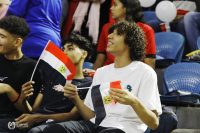 فرحة الجماهير المصرية في مباراة مصر والجزائر في نهائي بطولة أفريقيا للكرة الطائرة، الأربعاء. (أ ش أ)