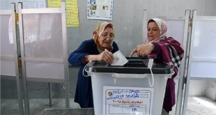 مصرية تدلي بصوتها في انتخابات الرئاسة المصرية في العام 2018. (أرشيفية)
