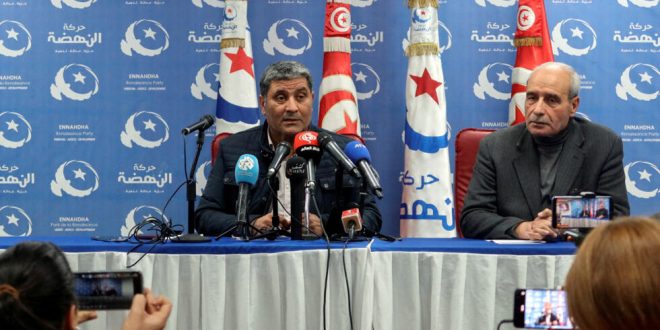 الرئيس المؤقت لحركة النهضة التونسية المعارضة منذر الونيسي خلال مؤتمر صحفي في تونس يوم 17 أبريل 2023. (أرشيفية: رويترز)