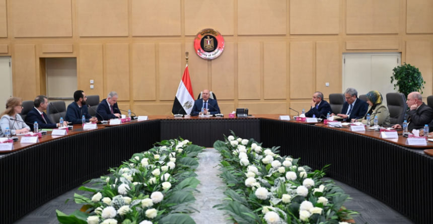 اجتماع كامل الوزير مع وفد بلا روسيا