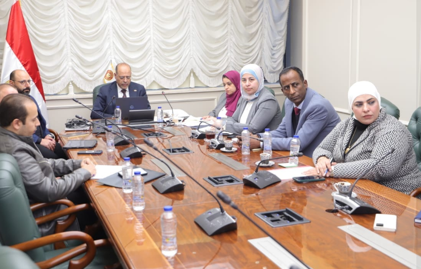 اجتماع وزير العمل