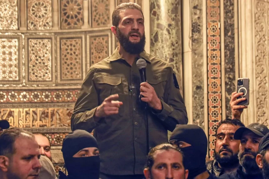 قائد هيئة تحرير الشام (المعارضة المسلحة) أحمد الشرع، والمعروف باسم أبو محمد الجولاني
