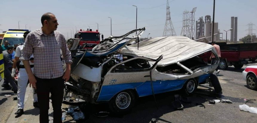 مصرع 13 بحادث تصادم شاحنة بحافلة ركاب في أسيوط