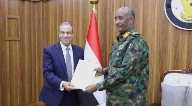 وزير الخارجية المصري بدر عبدالعاطي وعبدالفتاح البرهان