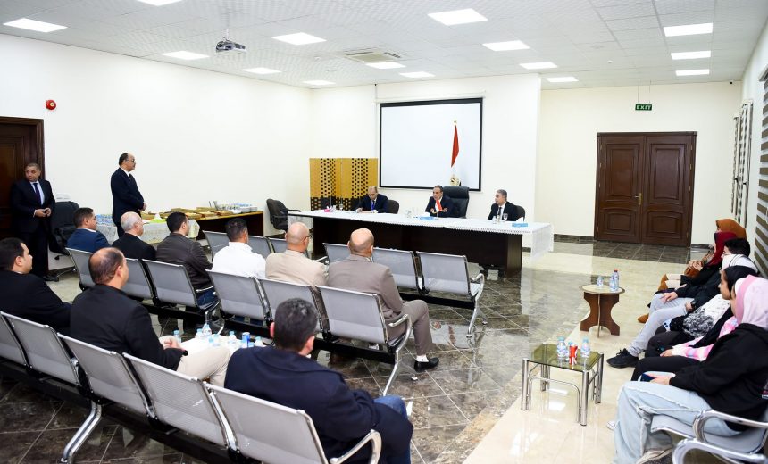 وزير الخارجية للجالية المصرية في العقبة