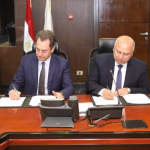 وزير النقل الفريق كامل الوزير خلال توقيع الاتفاق