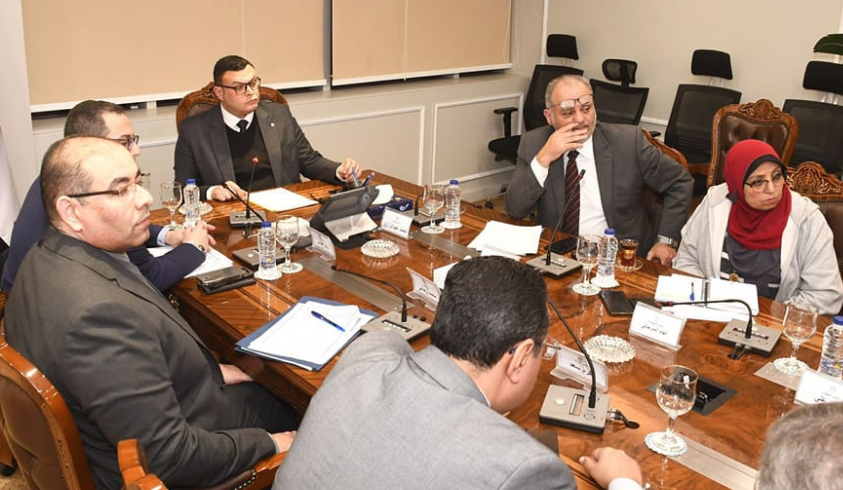 وزير الإسكان يتابع آليات طرح الأراضي والفرص الاستثمارية بالمدن الجديدة 1 اجتماع وزير الإسكان