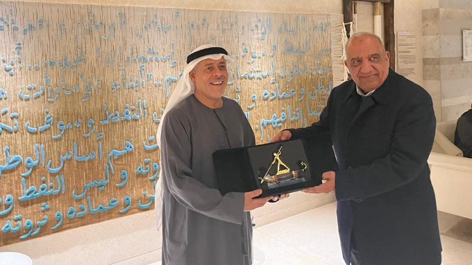 وزير الكهرباء مع المسؤول الإماراتي