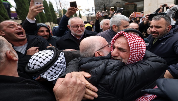 إدخال 7 من المعتقلين الفلسطينيين المفرج عنهم إلى المستشفى.. وحماس تندد بسياسة «القتل البطيء»