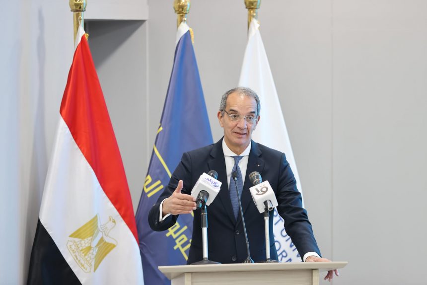 الدكتور عمرو طلعت وزير الاتصالات