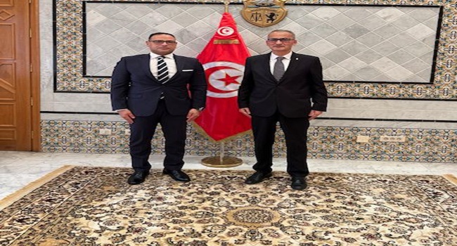 السفير المصري لدى تونس يلتقي كاتب الدولة لدى وزير الخارجية