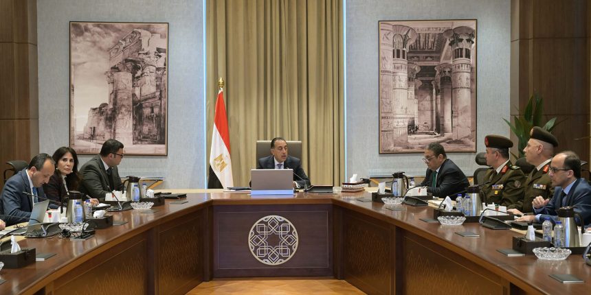 مصطفى مدبولي، يعقد اجتماعًا، لمتابعة إجراءات طرح عدد من الوحدات السكنية للحجز