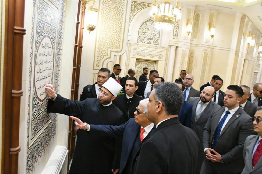 وزير الأوقاف في استقبال حاكم بينانج