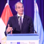 وزير الاتصالات