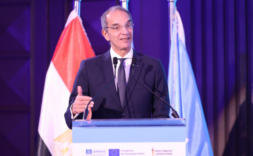 وزير الاتصالات