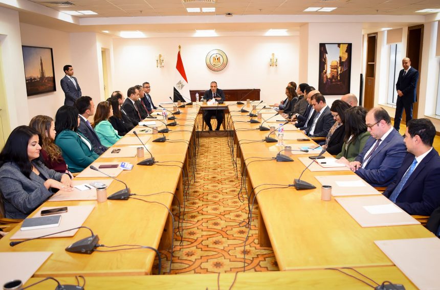 وزير الخارجية والهجرة يجتمع بأعضاء السلك الدبلوماسى المصرى من الدرجات الحديثة والمتوسطة