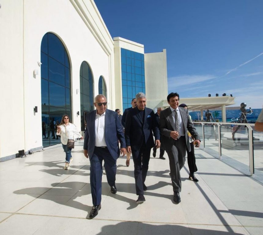 وزير السياحة يفتتح منتجعا سياحيا