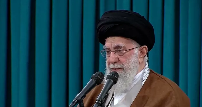 المرشدُ الإيراني على خامنئي