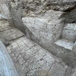 مقبرة ملكية من عصر الانتقال الثاني في جبانة جبل أنوبيس