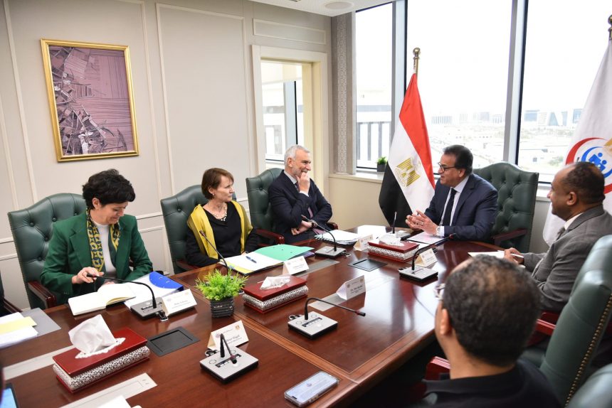 نائب رئيس الوزراء وزير الصحة يستقبل وفد الاتحاد الأوروبي لبحث تعزيز التعاون واستدامة الجهود الإغاثية في غزة