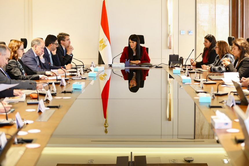 وزيرة التخطيط والتنمية الاقتصادية والتعاون الدولي تعقد اجتماعًا مع البعثة المشتركة من البنك الدولي