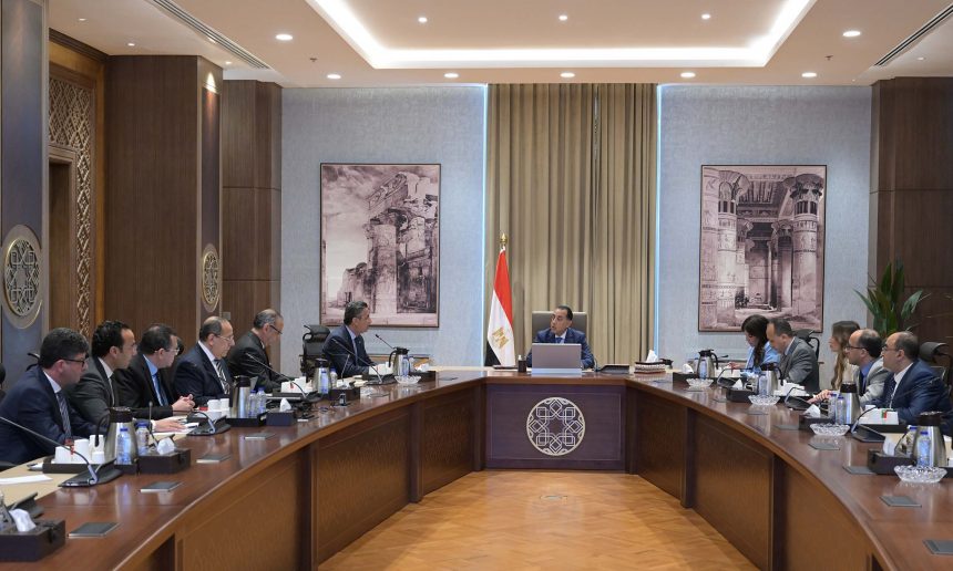 رئيس الوزراء يتابع موقف المخزون من السلع الاستراتيجية